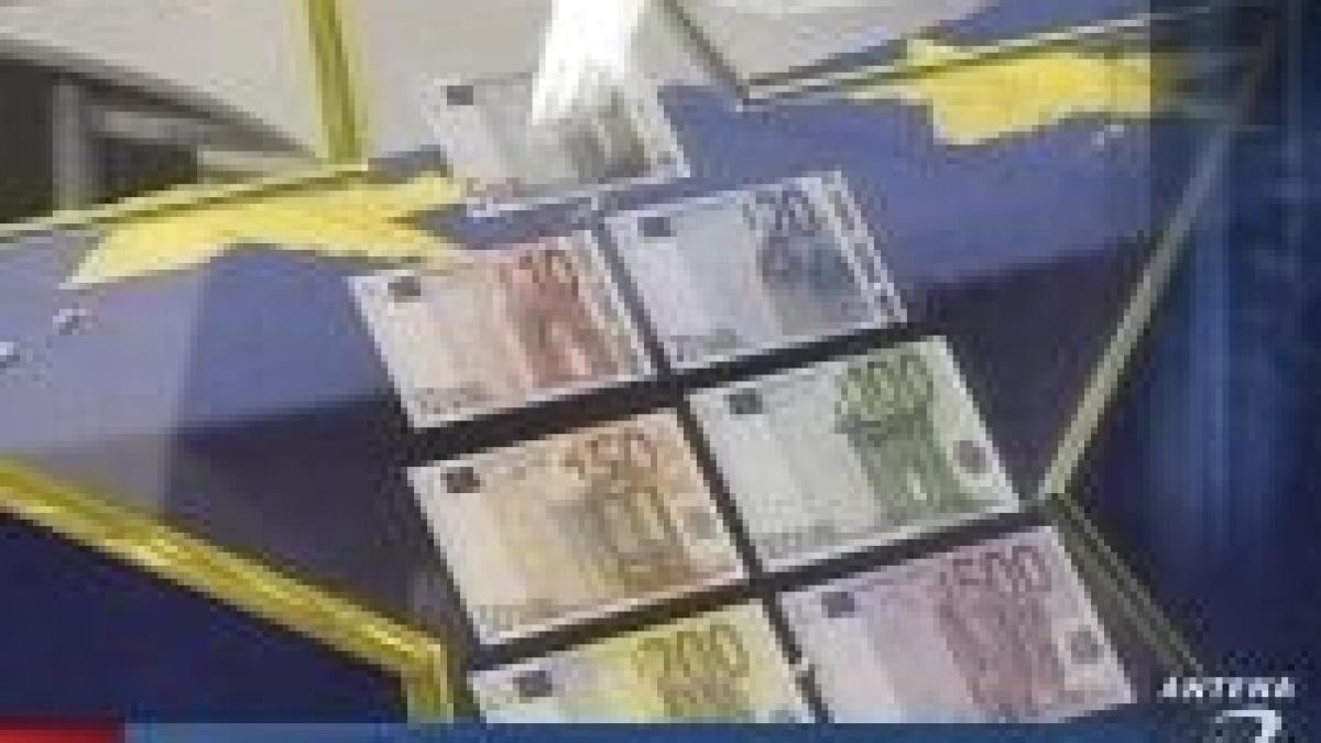 Moneda euro a depăşit pragul de 3,3 lei