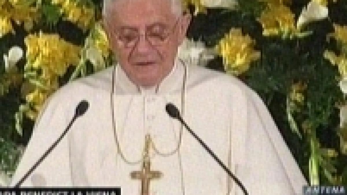 Austria. Papa Benedict a fost nevoit să renunţe la elicopter din cauza ploii