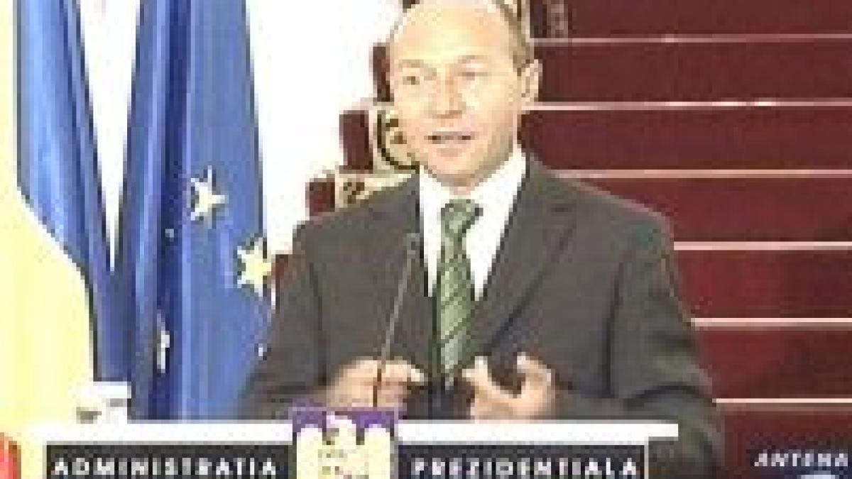 Băsescu: meditaţiile - o modalitate de a învăţa privat în şcolile de stat