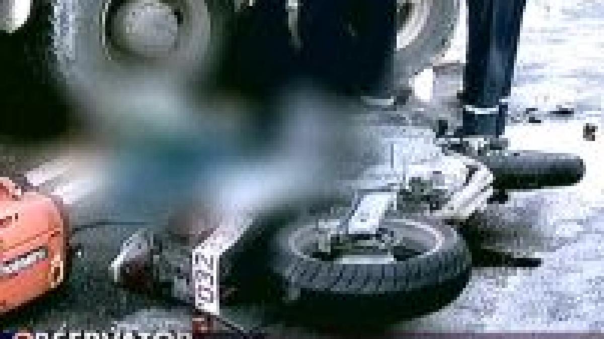 Doi tineri motociclişti au fost ucişi de un şofer neatent <font color=red>(VIDEO)</font>