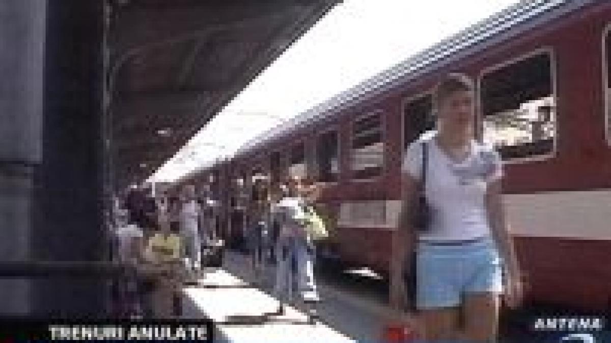 CFR reduce numărul trenurilor spre mare