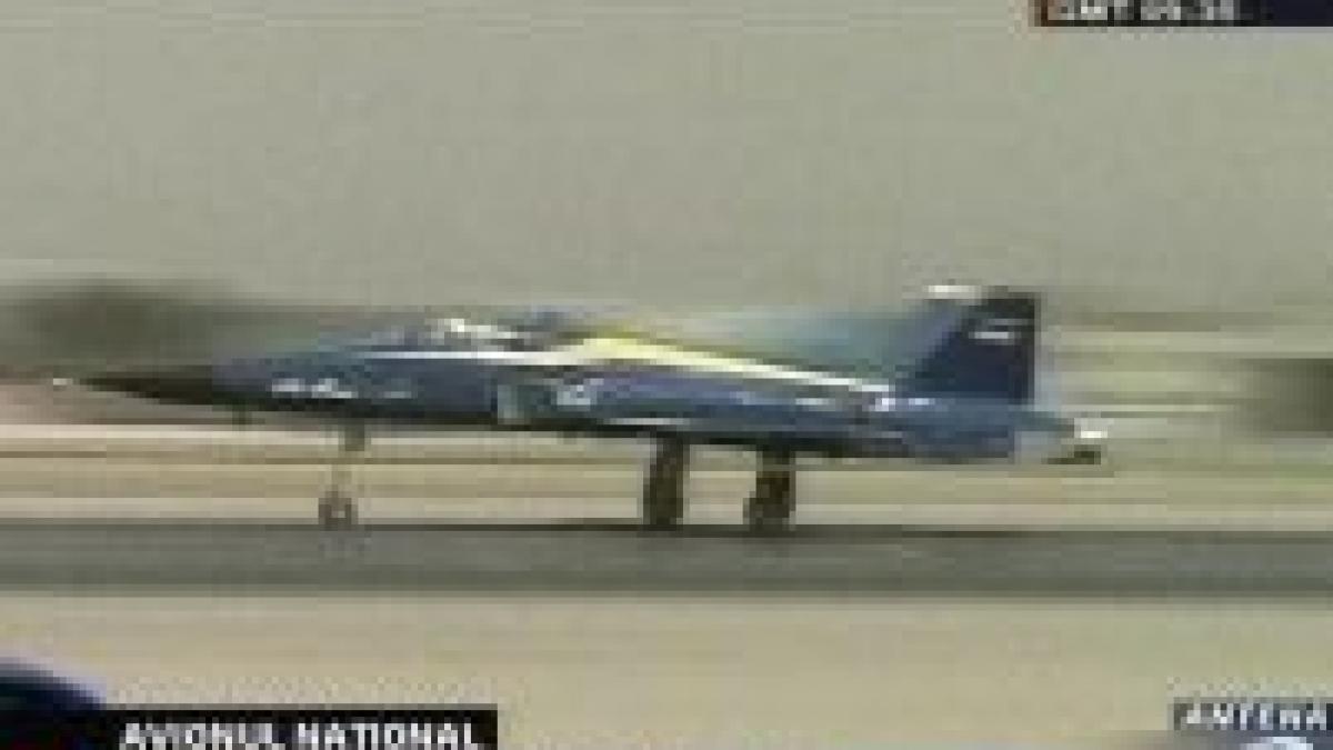 Iranul a prezentat primul avion de luptă produs în ţară