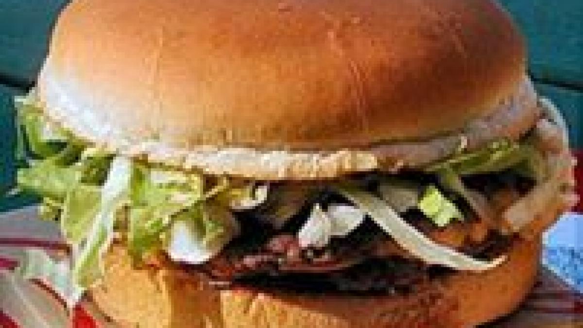 150 de tone de hamburgeri retraşi de pe piaţa din SUA