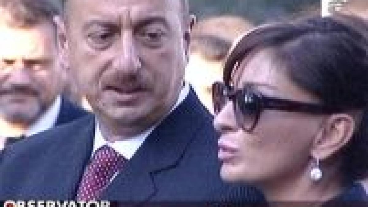 Cea mai frumoasă azeră a făcut ravagii în delegaţia lui Băsescu <font color=red>(VIDEO)</font>