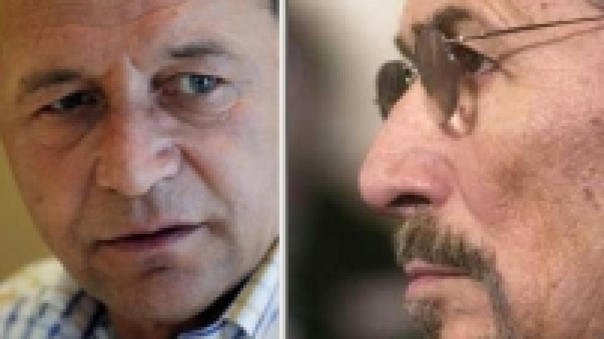 Constantinescu îi cere lui Băsescu să renunţe la Piaţa Universităţii