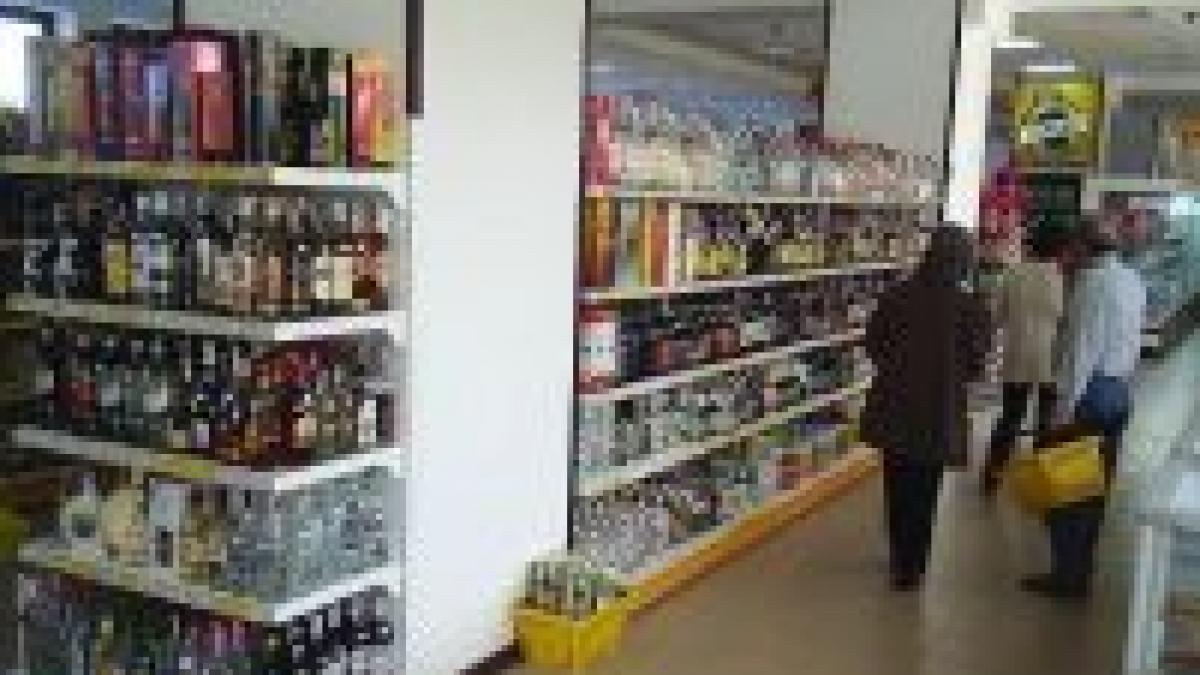 Angajat al Ministerului Apărării prins în timp ce fura dintr-un supermarket