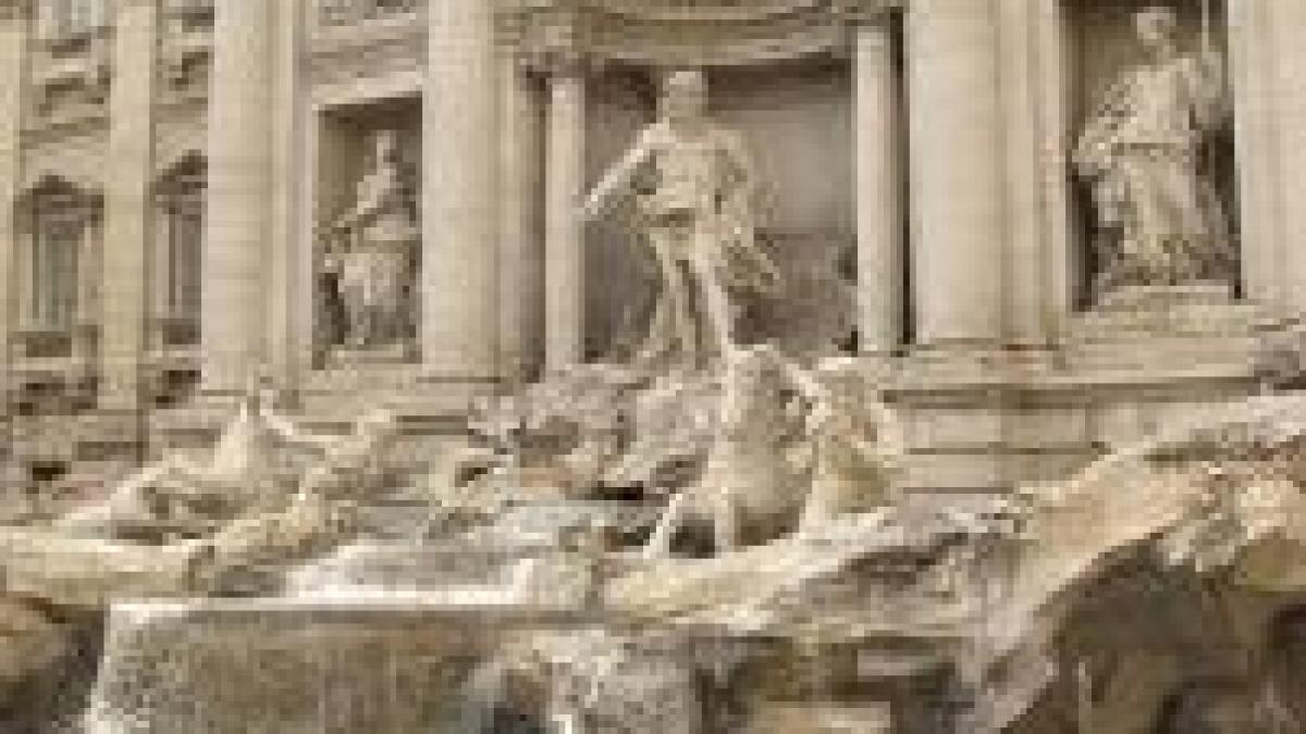 Italia. Românii pescuiesc monede din Fontana di Trevi