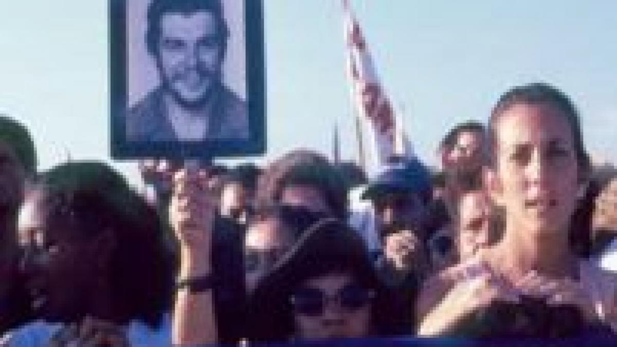 Ceremonie solemnă în Cuba. Omagiu adus lui Che Guevara <font color=red>(VIDEO)</font>