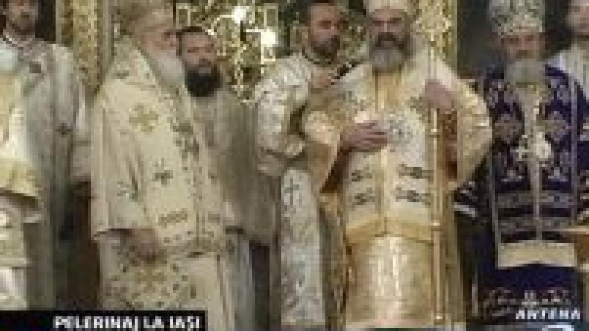 Patriarhul Daniel a oficiat liturghia de hramul Cuvioasei Paraschiva la Iaşi <font color=red>(VIDEO)</font>