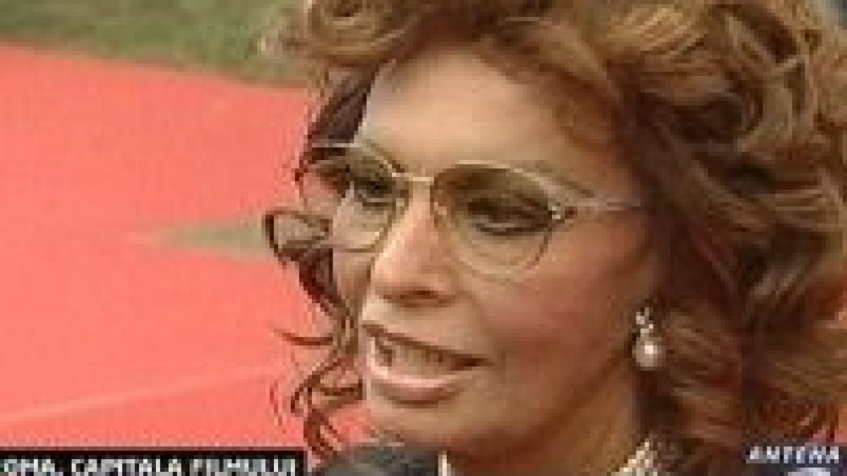 Sofia Loren, o prezenţă fermecătoare şi la 73 de ani <font color=red>(VIDEO)</font>