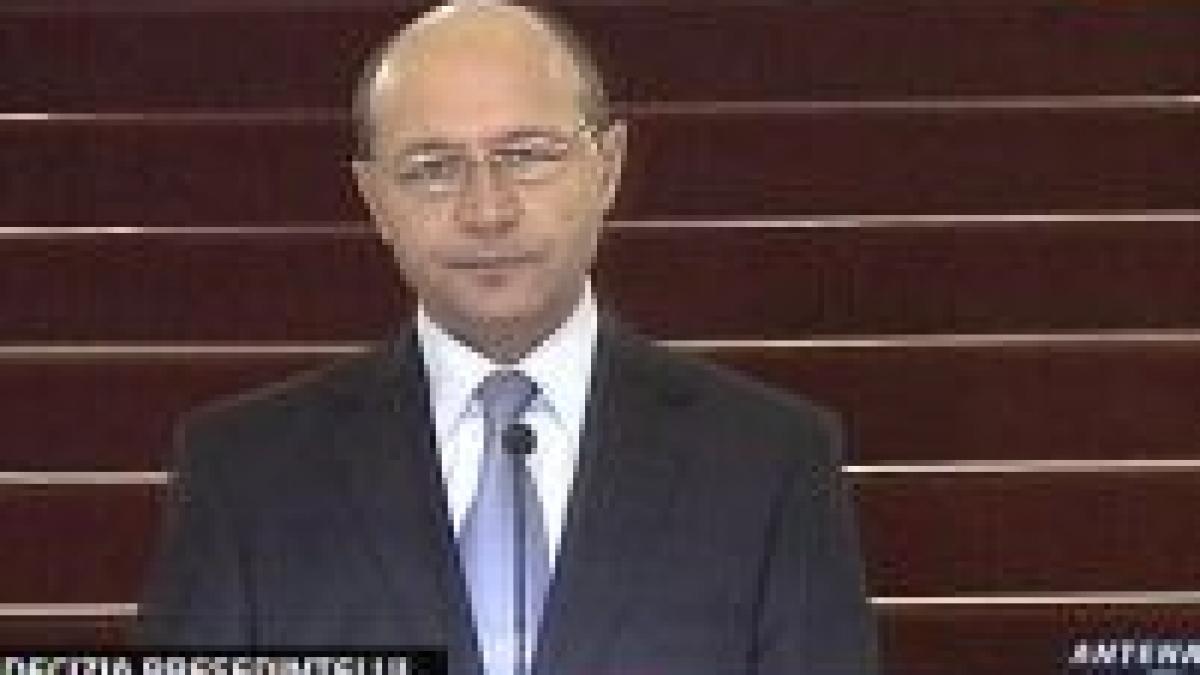 Băsescu: Ţuluş rămâne în funcţie, Chiuariu trebuie să plece