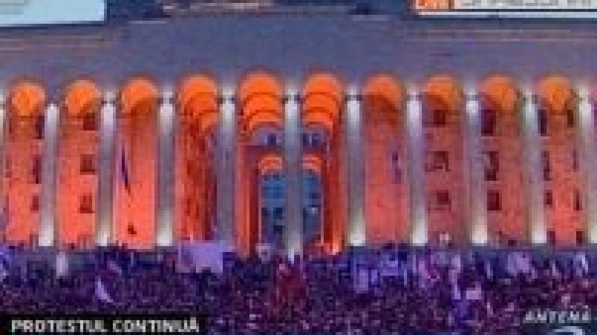 Georgienii continuă manifestaţiile de protest în Tbilisi