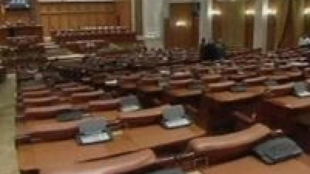 Cum votează deputaţii României la două mâini
 
