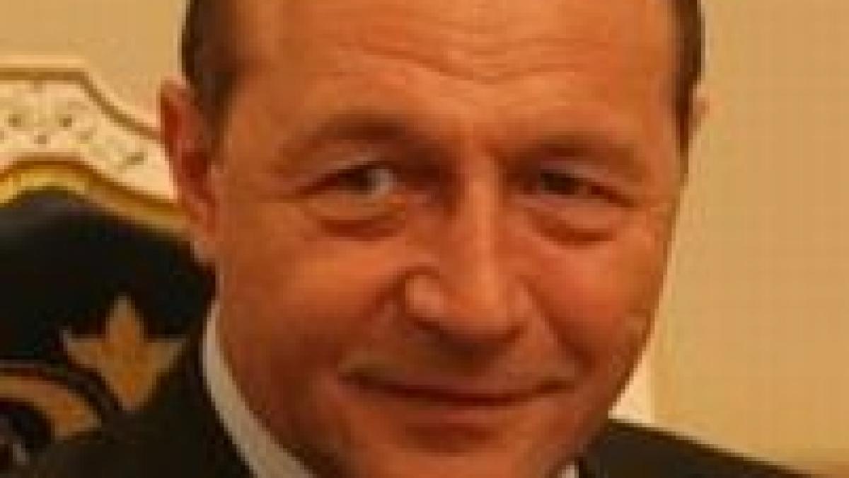 Băsescu vrea să vorbească despre uninominal, la TVR, pe 23 noiembrie