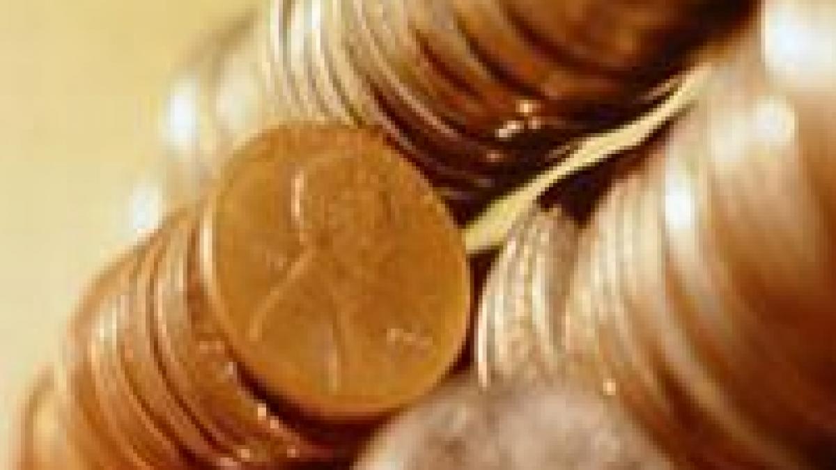 Leul continuă deprecierea faţă de euro 