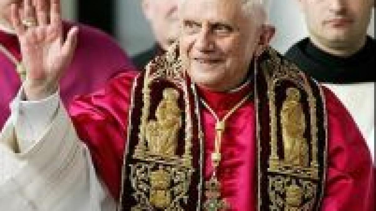 Corneliu Vadim Tudor a fost decorat de Papa Benedict al XVI-lea