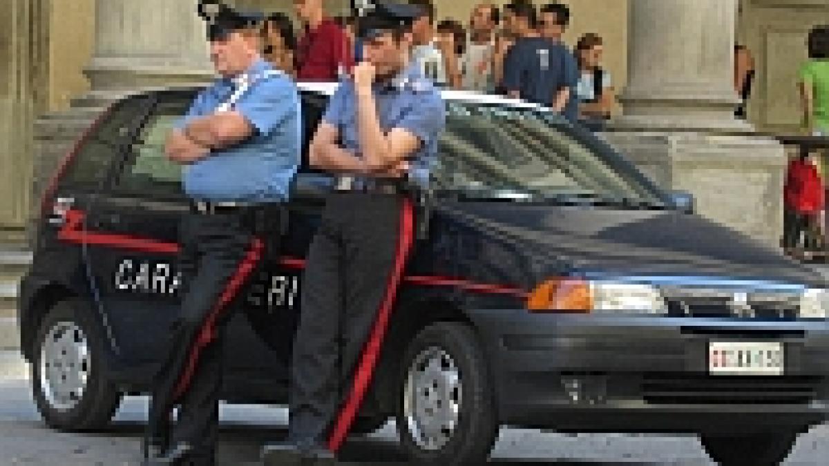 Italia. O româncă a vrut să calce cu maşina un carabinier