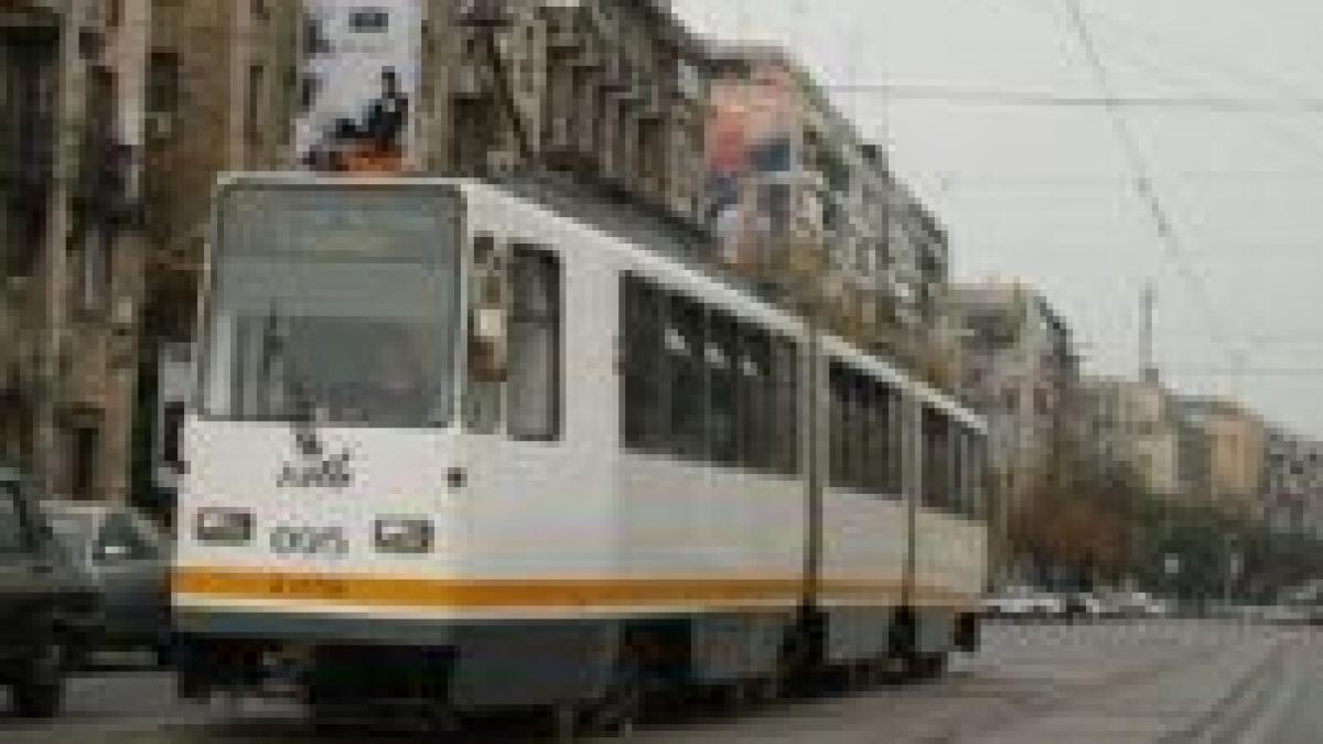 Sute de bucureşteni au aşteptat zeci de minute tramvaiul 41 