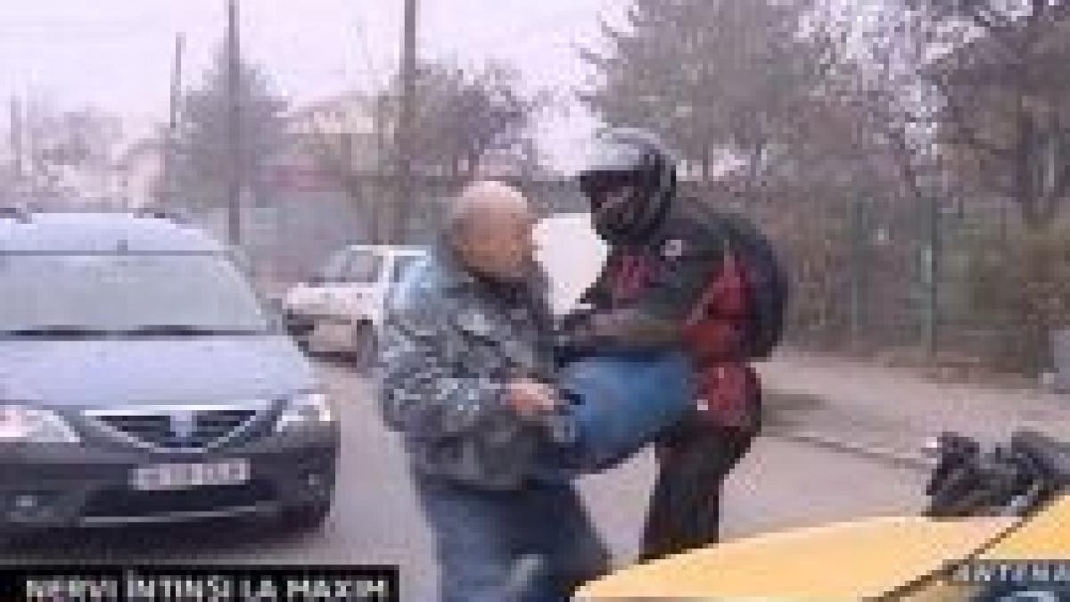 Traficul din Capitală îi face pe şoferi să recurgă la gesturi extreme <font color=red>(VIDEO)</font>
