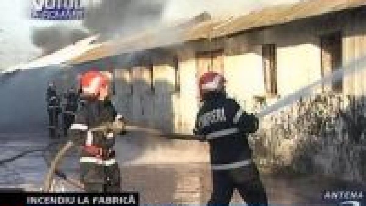 Incendiu la o fabrică de mobilă din judeţul Ilfov