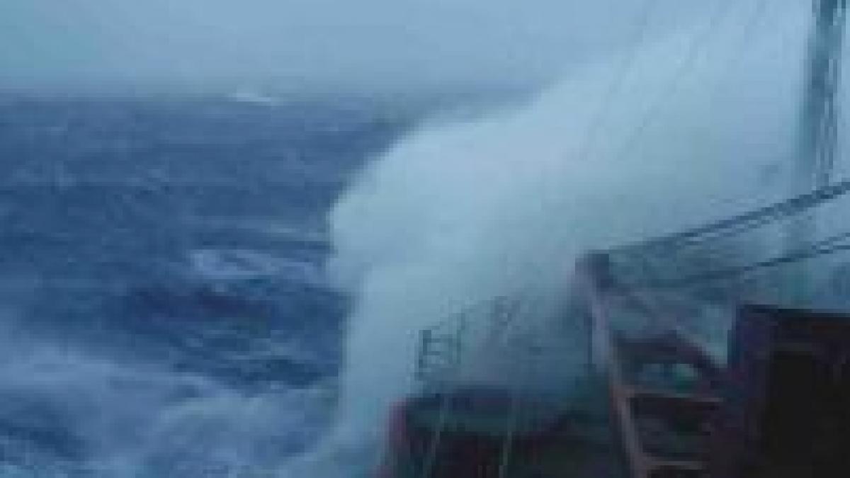 Două taifunuri au provocat scufundarea unui cargo în Marea Taiwanului