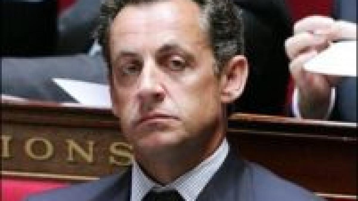 Sarkozy i-a numit ?derbedei" pe cei care i-au atacat pe poliţişti în suburbii
