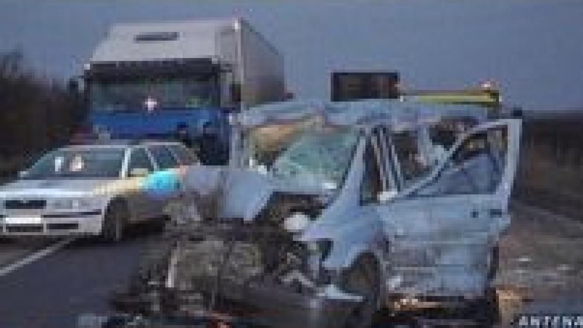 O femeie a murit şi 7 români au fost răniţi într-un accident în Ungaria 
<font color=red>(GALERIE FOTO)</font>
