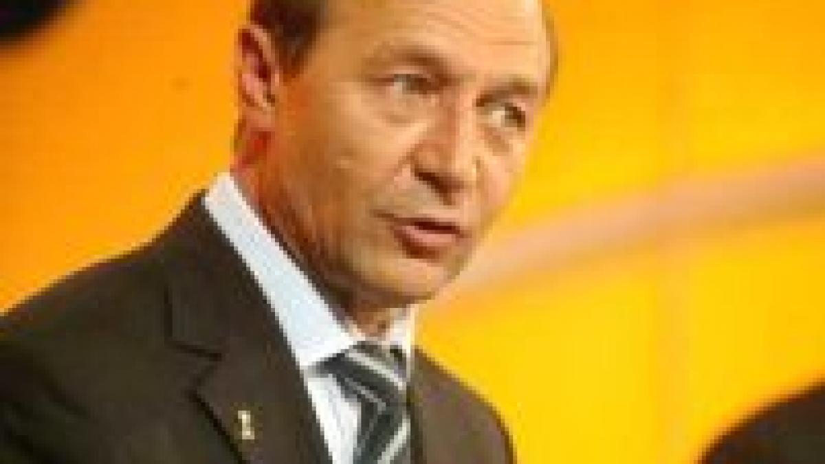 Băsescu a cerut demiterea urgentă a miniştrilor Chiuariu şi Păcuraru