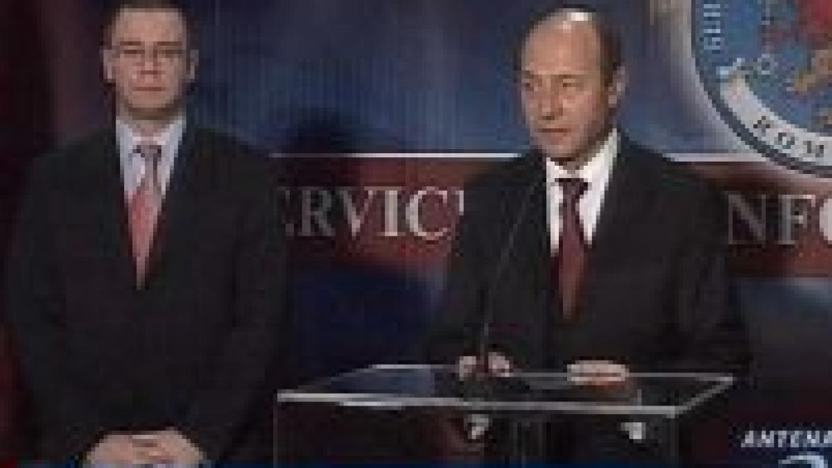 Băsescu l-a vizitat pe Ungureanu, în prima sa zi de lucru la SIE