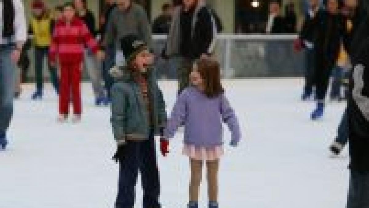 Patinoarul "Arctic Parc" îşi deschide porţile pentru bucureşteni