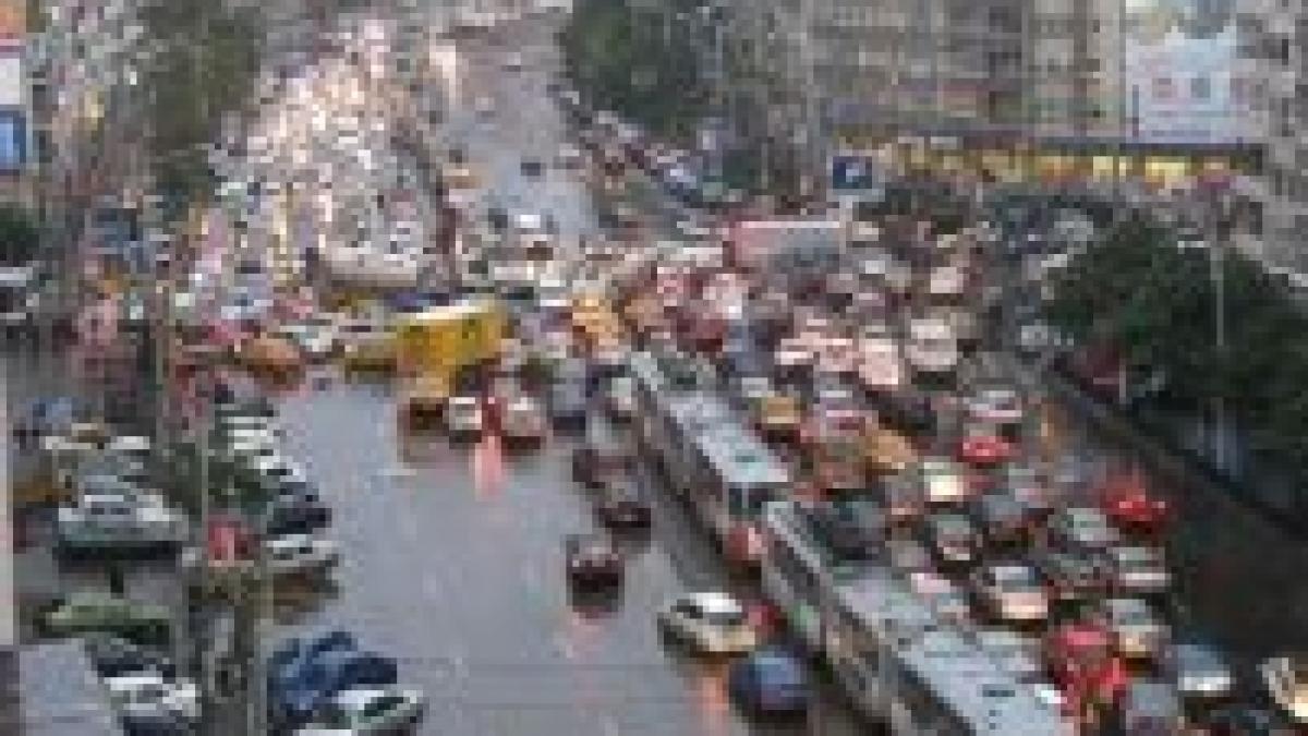 Traficul în Capitală suportat de 400 din 5.200 de străzi