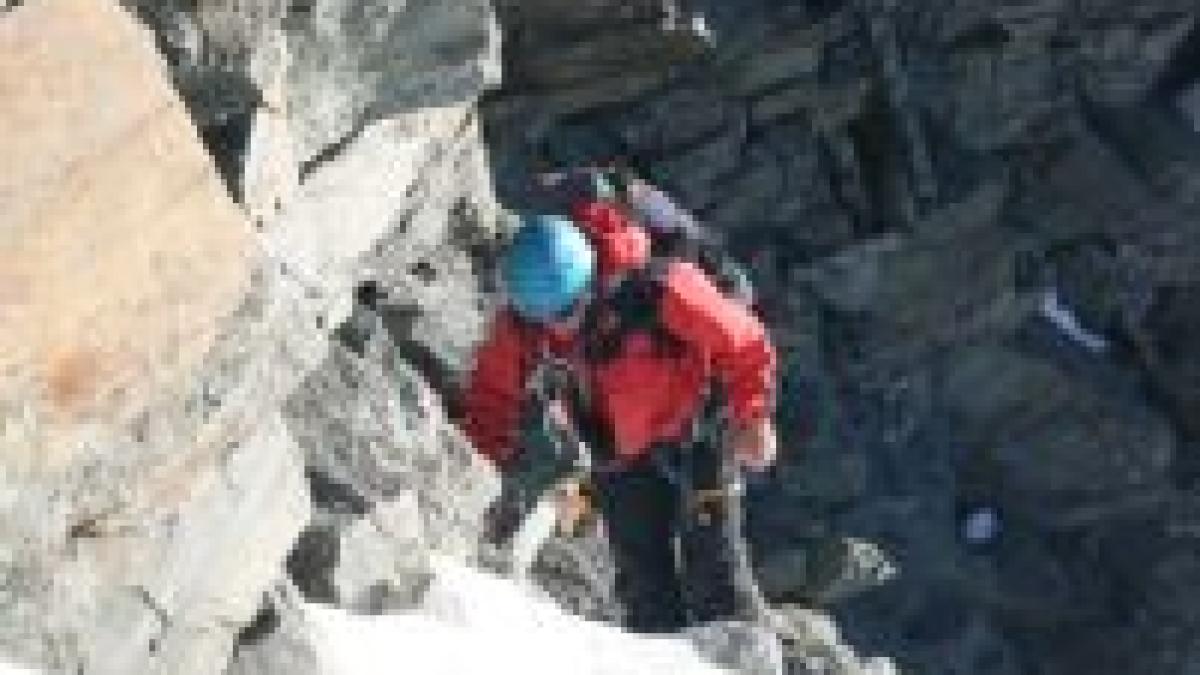 Trei alpinişti sunt căutaţi de salvamont în Bucegi