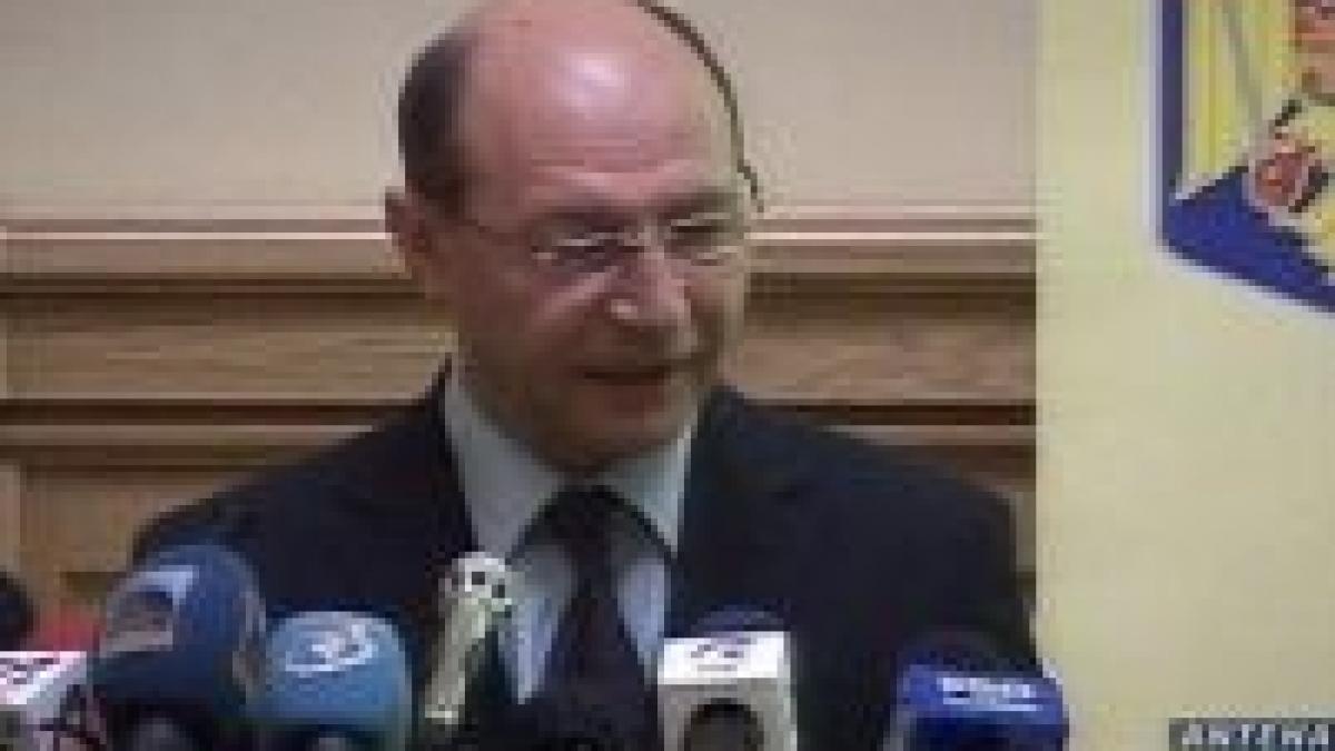 Băsescu critică pachetul de legi privind educaţia