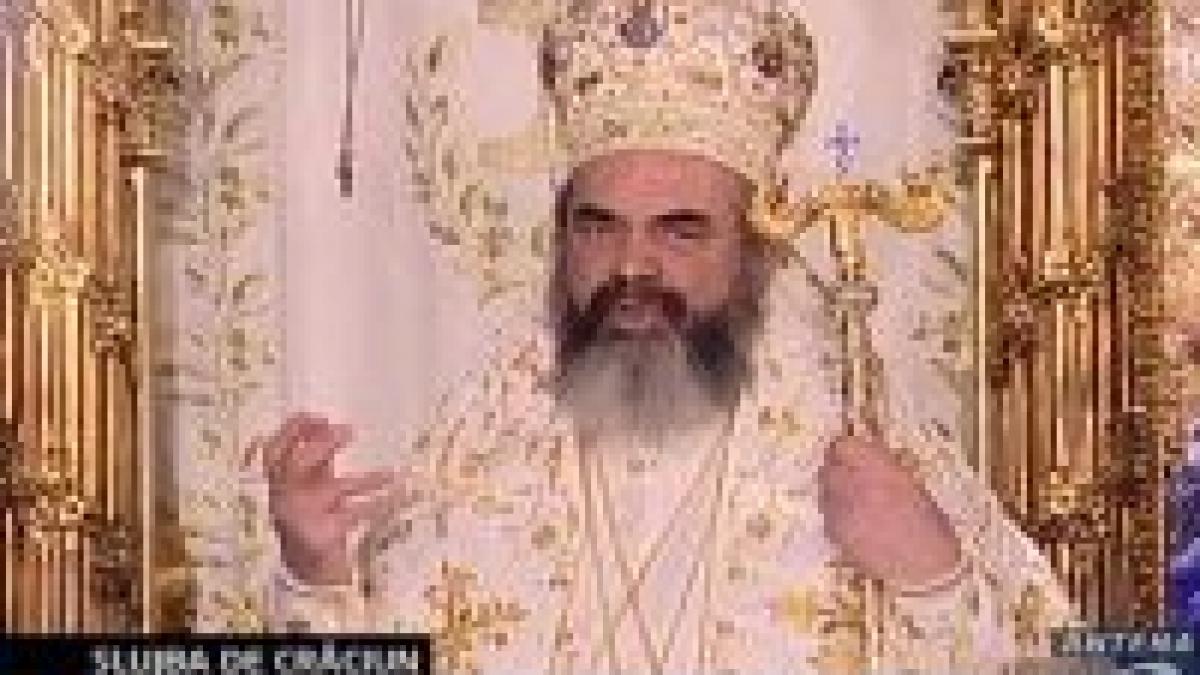 Prima slujbă de Crăciun oficiată de Patriarhul Daniel <font color=red>(VIDEO)</font>