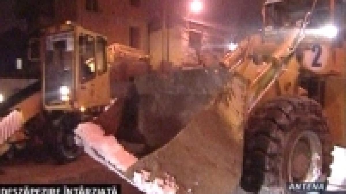 Deszăpezirea Capitalei a început la o săptămână de la marea ninsoare 
<font color=red>(VIDEO)</font>