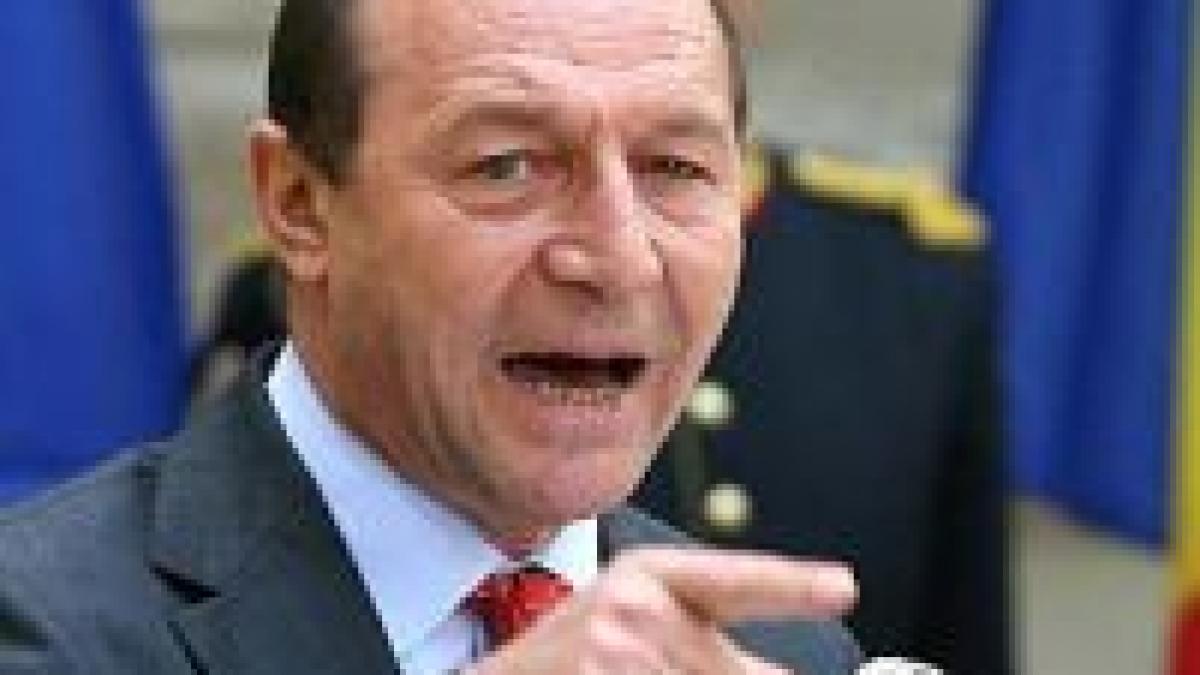 Băsescu l-a invitat pe Tăriceanu la discuţii privind deblocarea situaţiei din Justiţie