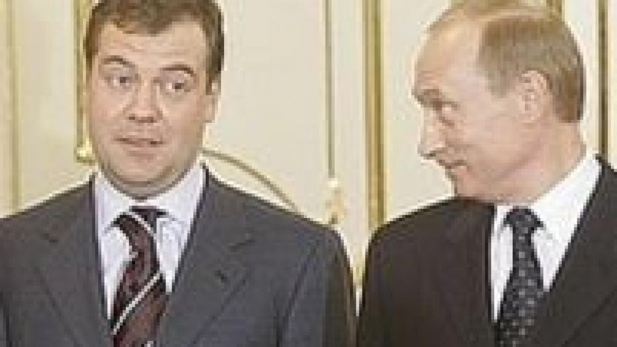 Vladimir Putin şi Dimitri Medvedev ar putea conduce alternativ Rusia în următorii 25 de ani