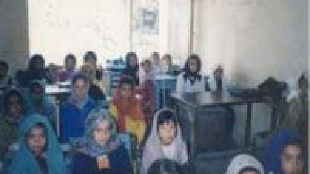 Pakistan. Cei 250 de elevi şi profesori luaţi ostatici au fost eliberaţi