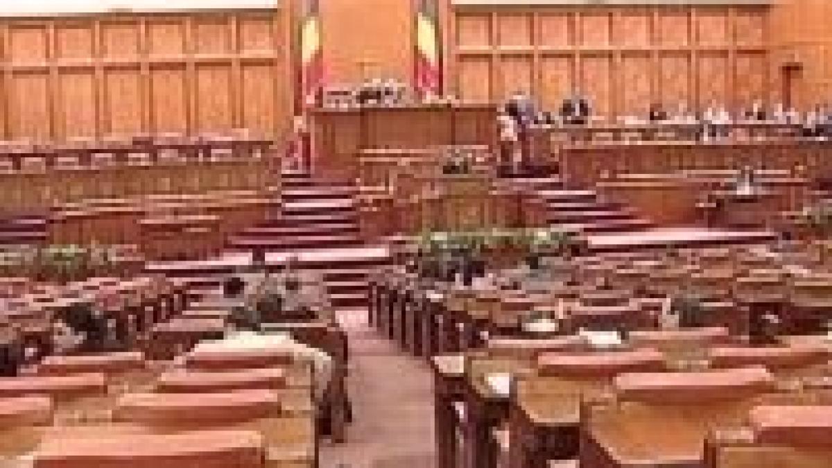 Topul parlamentarilor chiulangii: cine apare des la TV, trece rar prin Parlament