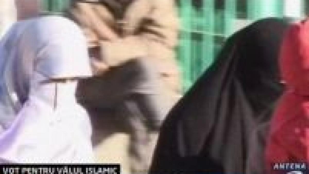 Parlamentul Turciei a autorizat purtarea vălului islamic în şcoli