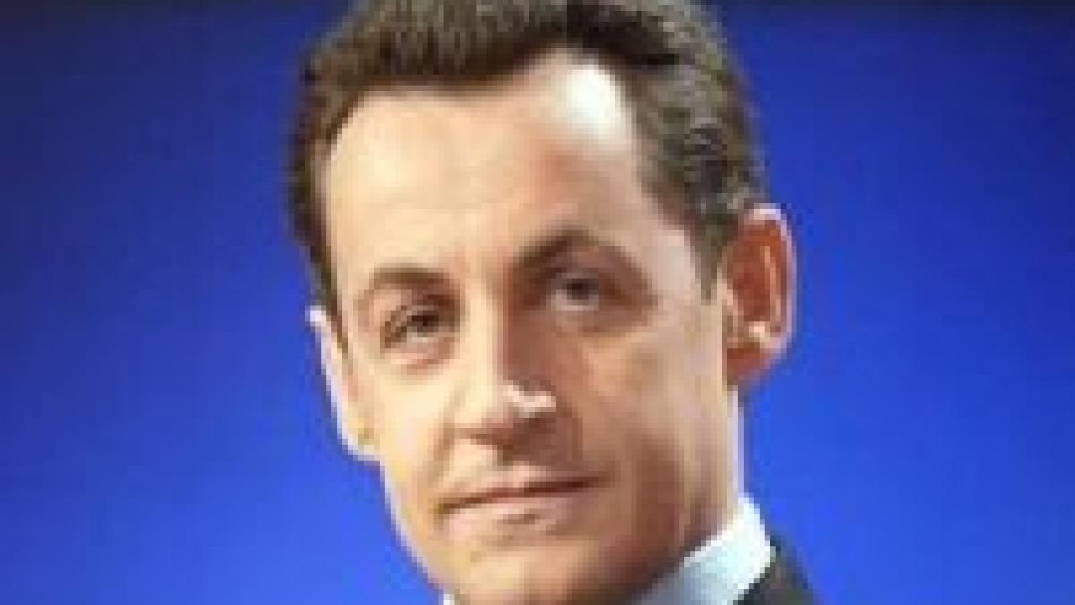 Sarkozy oferă jumătate de miliard de euro pentru salvarea suburbiilor Franţei