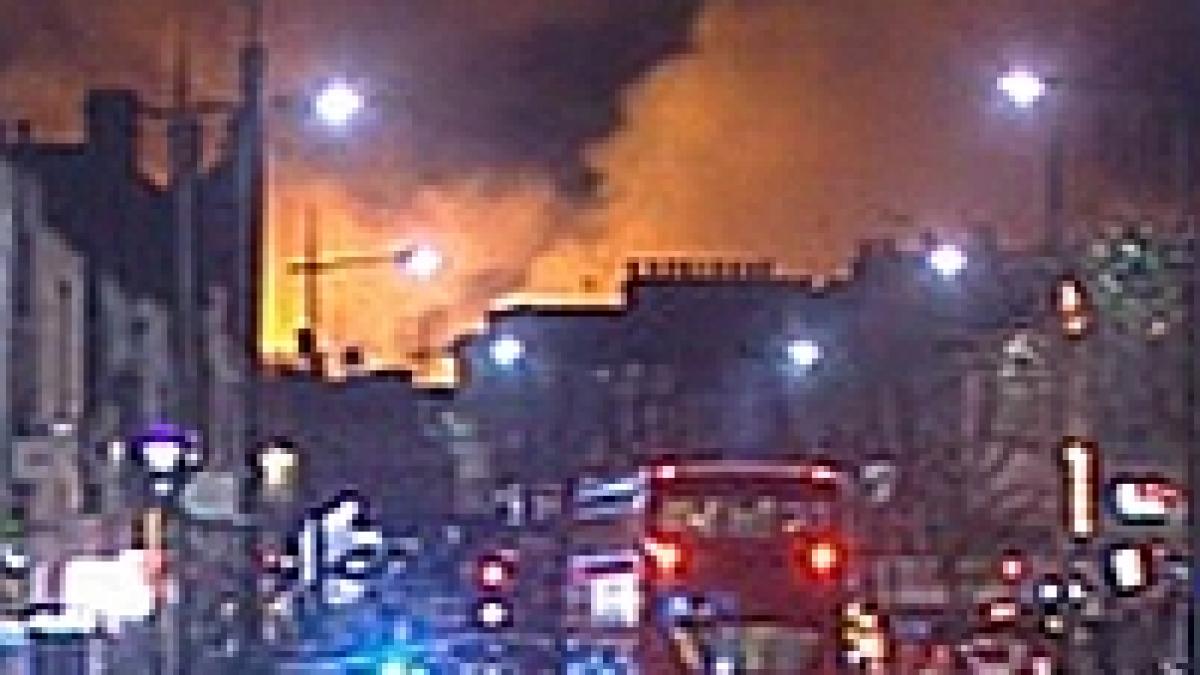 Londra. Un incendiu extrem de puternic a devastat Camden Market <font color=red>(VIDEO)</font>
