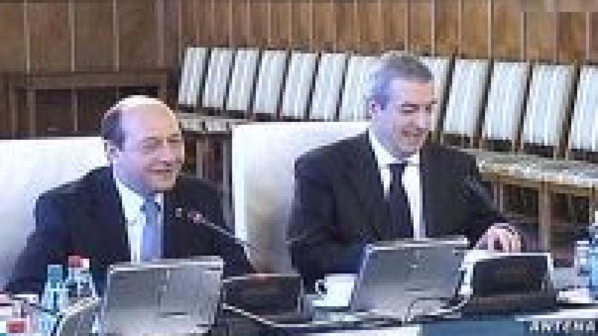 Contrele pe Justiţie şi Apărare dintre Băsescu şi Tăriceanu continuă