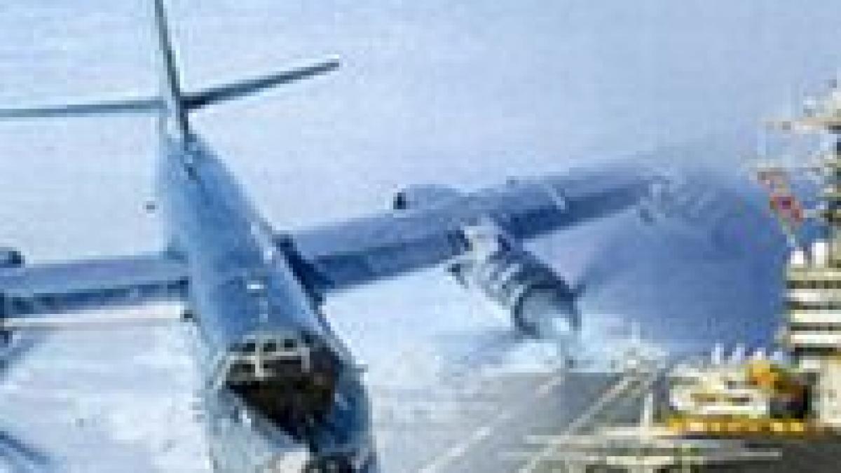 Două bombardiere ruseşti au survolat un portavion american