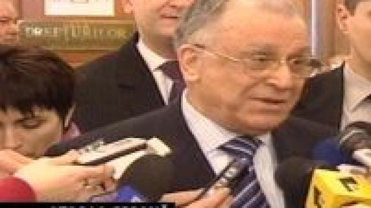 Iliescu îl contrazice pe Geoană: "PSD nu a decis să ceară demisia guvernului"