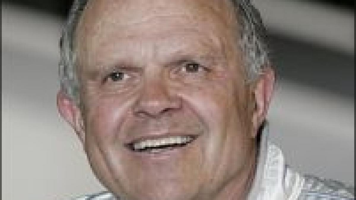 Milionarul aventurier Steve Fossett a fost declarat oficial mort