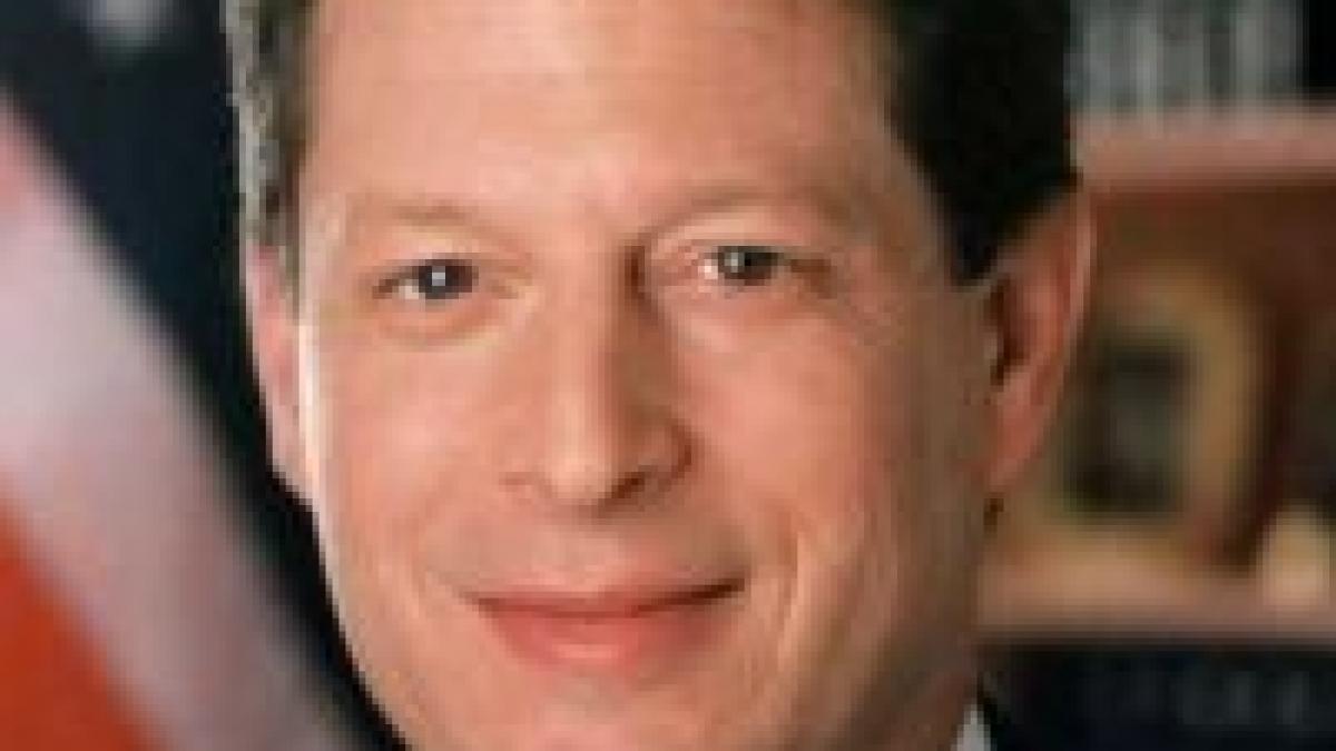 Al Gore ar putea alege câştigătorul dintre Obama si Clinton