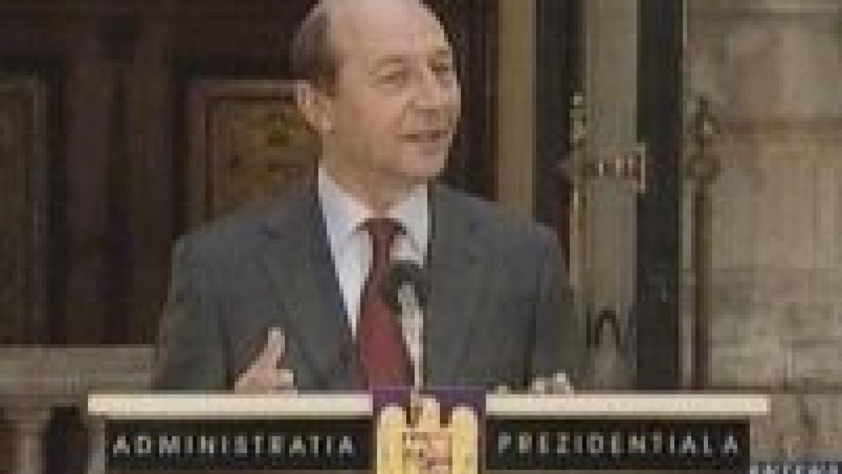 Băsescu:  E ridicol ca PSD sau PRM să ceară ieşirea UDMR de la guvernare, susţinând însă Guvernul