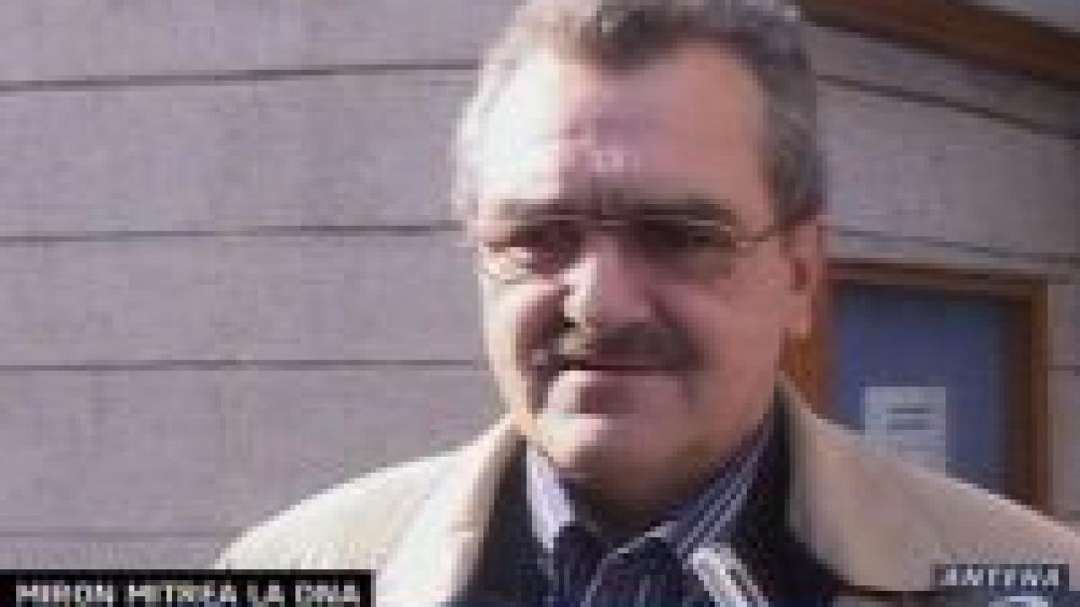 Miron Mitrea a fost informat de DNA cu privire la acuzaţiile care îi sunt aduse