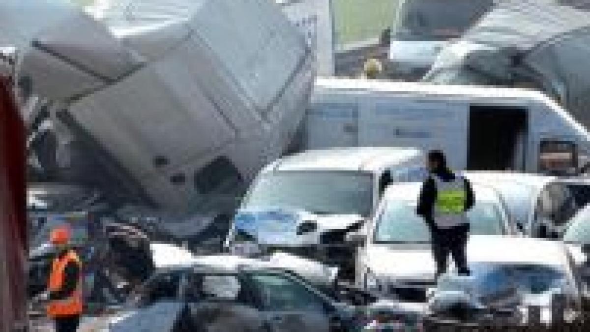 Italia. Doi români au murit într-un accident în lanţ de proporţii